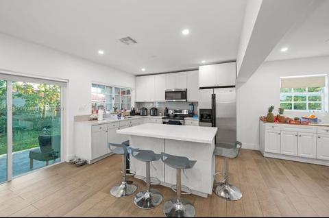4240 SW 4th St, Miami, FL 33134