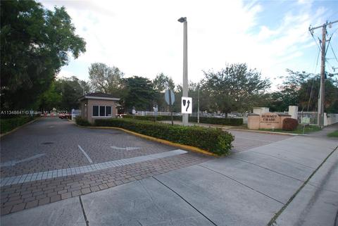 8411 NW 8th St #106-3, Miami, FL 33126