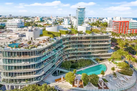 1 Collins Ave #204, Miami Beach, FL 33139