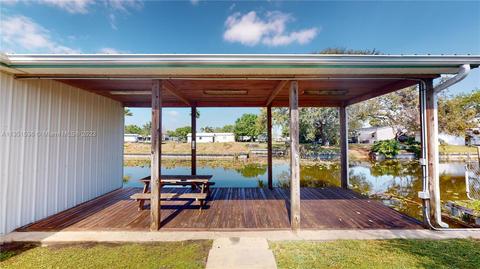 2042 Hunter Rd, Okeechobee, FL 34974 photo 2