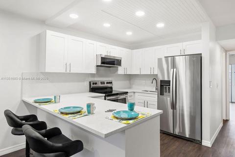 152 Cambridge G #152, West Palm Beach, FL 33417