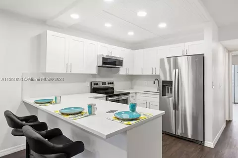 152 Cambridge G #152, West Palm Beach, FL 33417