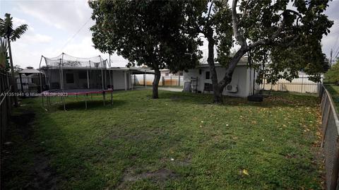 901 E 14th Pl, Hialeah, FL 33010 photo 10