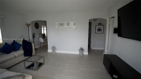 901 E 14th Pl, Hialeah, FL 33010 photo 2