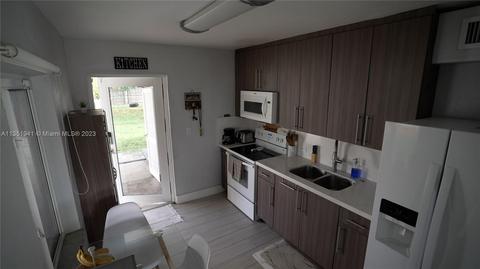 901 E 14th Pl, Hialeah, FL 33010 photo 8