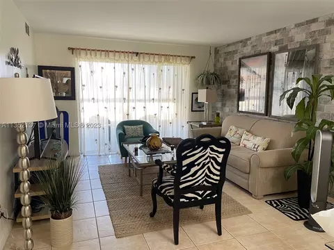 9340 Sunrise Lakes Blvd #309, Sunrise, FL 33322