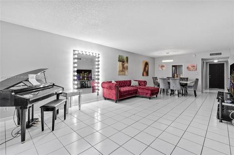 3280 Spanish Moss Ter #111, Lauderhill, FL 33319