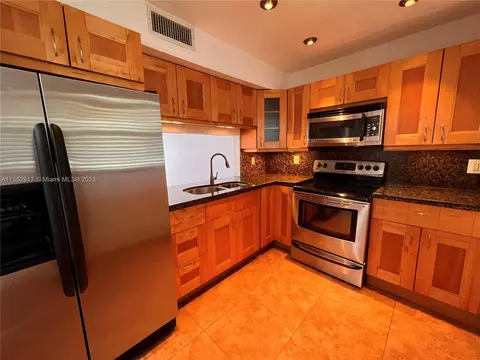 1033 Lenox Ave #204, Miami Beach, FL 33139