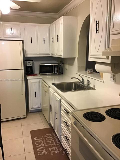 4140 NW 44th Ave #203, Lauderdale Lakes, FL 33319