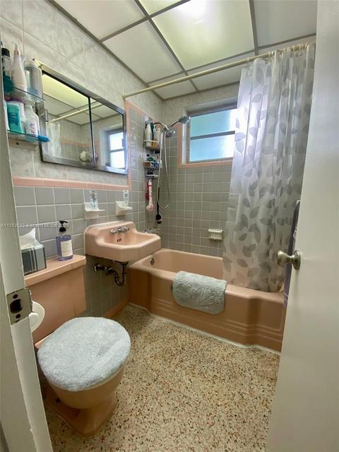 529 W 45th Pl, Hialeah, FL 33012 photo 8
