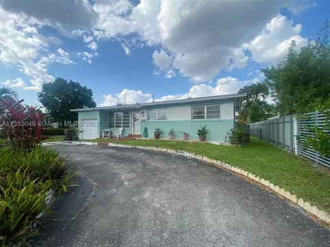 529 W 45th Pl, Hialeah, FL 33012 photo 1
