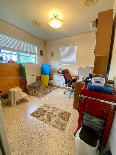 529 W 45th Pl, Hialeah, FL 33012 photo 6
