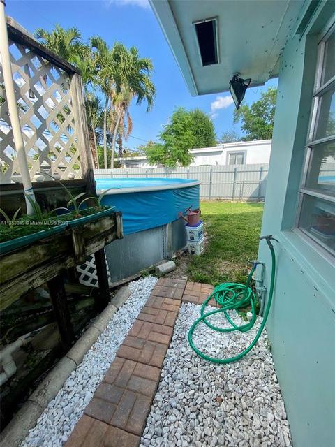 529 W 45th Pl, Hialeah, FL 33012 photo 13