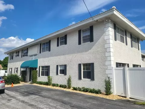 298 SW 6th St #206, Boca Raton, FL 33432