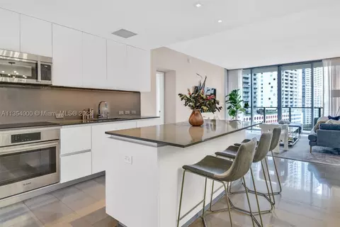 68 SE 6th St #807, Miami, FL 33131