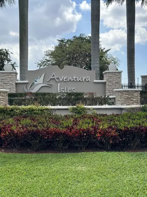 376 NE 194th Ter #376, Miami, FL 33179