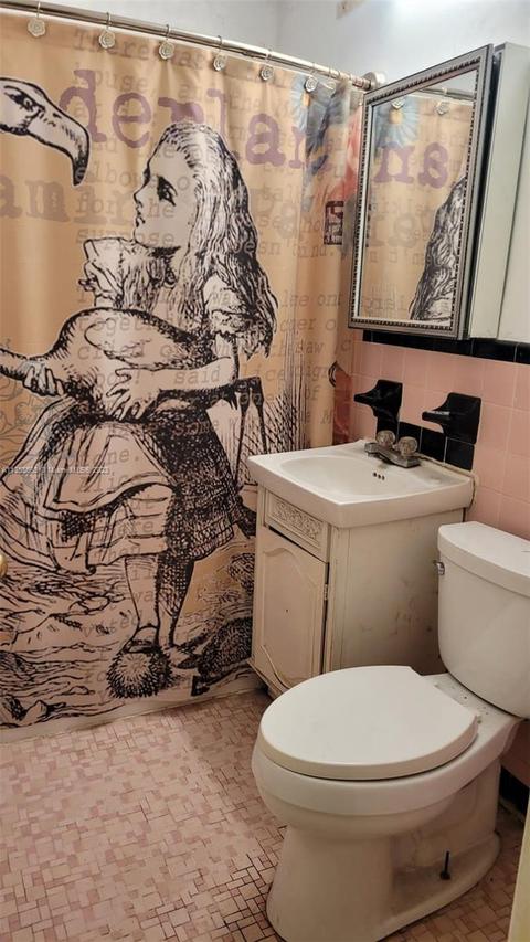 282 E 44th St, Hialeah, FL 33013 photo 3
