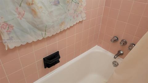 282 E 44th St, Hialeah, FL 33013 photo 4