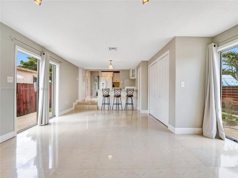 622 SE 7th Pl, Hialeah, FL 33010 photo 9