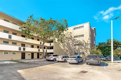 1680 NE 191st St #213-2, Miami, FL 33179