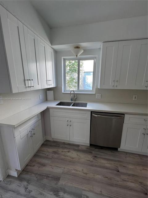 9564 Carlyle Ave, Surfside, FL 33154 photo 27