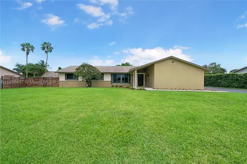 27725 SW 165th Ave, Homestead, FL 33031