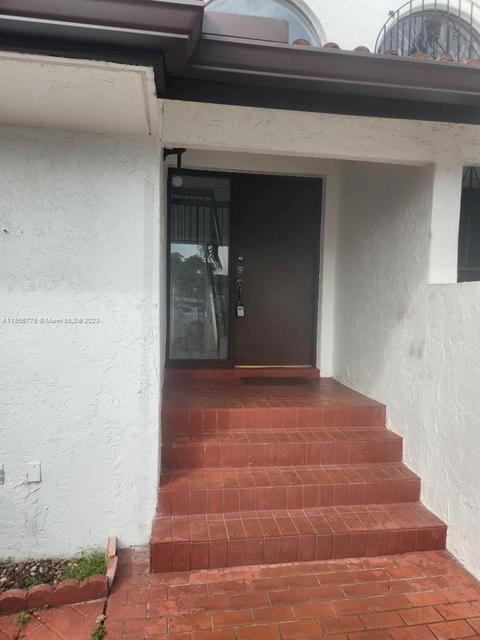 1221 SW 124th Ct UNIT d, Miami, FL 33184