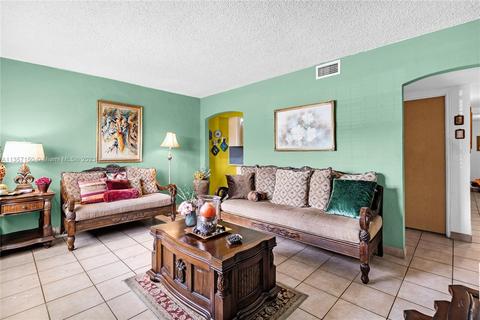 671 E 12th Pl, Hialeah, FL 33010 photo 9