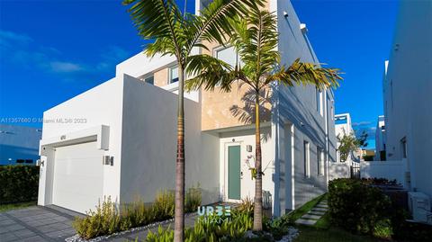 6743 NW 103rd Pl, Doral, FL 33178