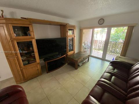 1900 W 68th St #D205, Hialeah, FL 33014 photo 3