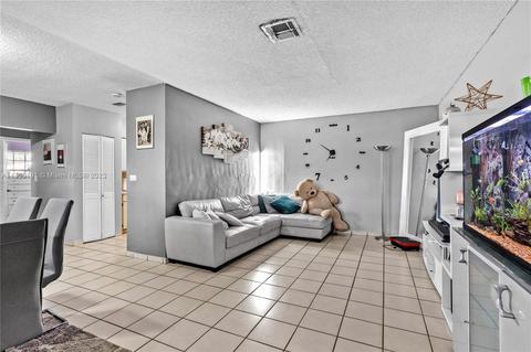 914 W 65th St, Hialeah, FL 33012 photo 8