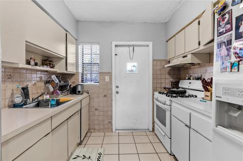 914 W 65th St, Hialeah, FL 33012 photo 27