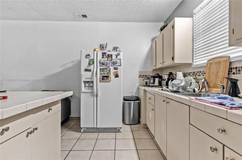914 W 65th St, Hialeah, FL 33012 photo 9