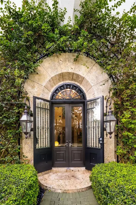 Entry Way - 3080 Munroe Dr, Miami, FL 33133 photo 1 of 4