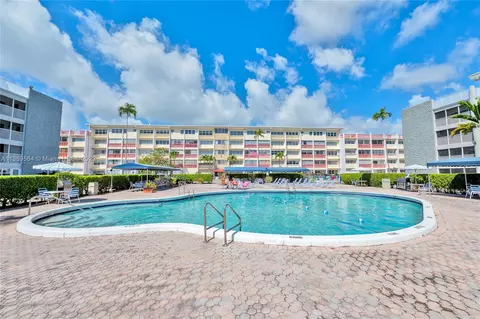 215 SE 3rd Ave #303D, Hallandale Beach, FL 33009