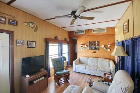 Living - 1043 12th St, Okeechobee, FL 34974 photo 4 of 7