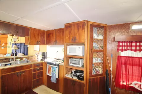 Kitchen - 1043 12th St, Okeechobee, FL 34974 photo 2 of 6