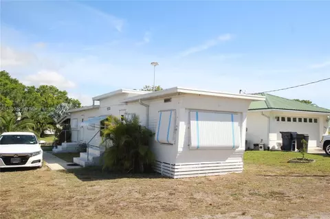 Exterior - 1043 12th St, Okeechobee, FL 34974 photo 5 of 12