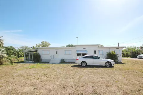 Exterior - 1043 12th St, Okeechobee, FL 34974 photo 3 of 12