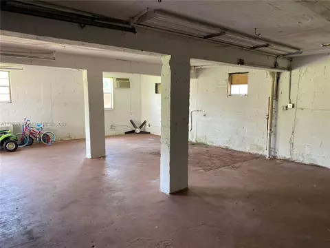 308 E 43rd St, Hialeah, FL 33013 photo 41