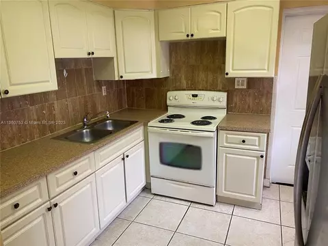 308 E 43rd St, Hialeah, FL 33013 photo 57