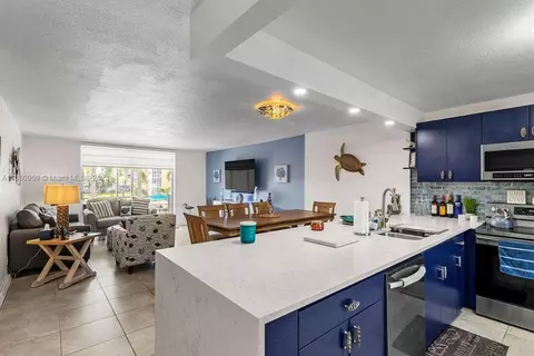 314 SE 10th St #203, Dania Beach, FL 33004