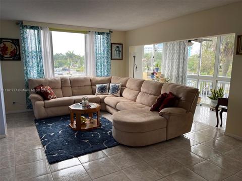 4400 Hillcrest Dr #220C, Hollywood, FL 33021
