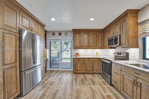 2147 Montpeliar, Weston, FL 33326 photo 17