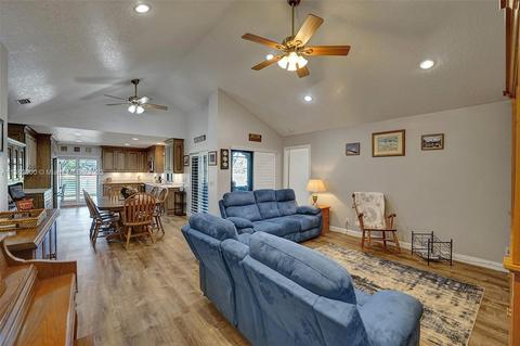 2147 Montpeliar, Weston, FL 33326 photo 9