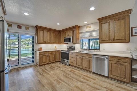 2147 Montpeliar, Weston, FL 33326 photo 16