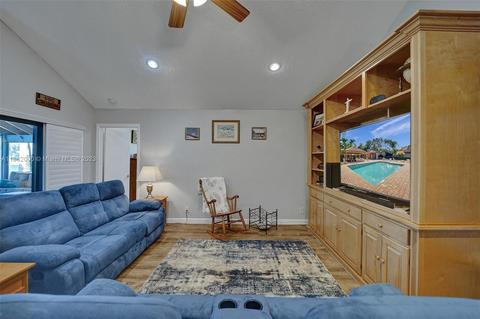 2147 Montpeliar, Weston, FL 33326 photo 10