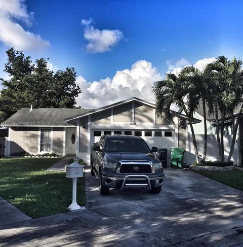 11515 SW 172nd Ter, Miami, FL 33157