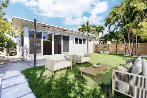 9565 Bay Dr, Surfside, FL 33154 photo 17