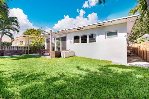 9565 Bay Dr, Surfside, FL 33154 photo 18
